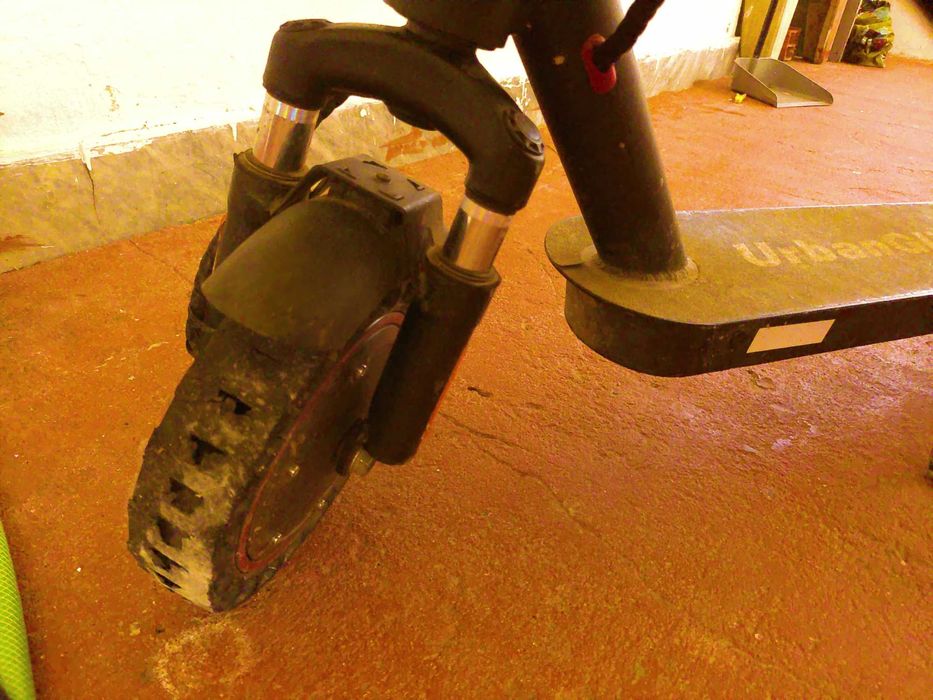 Trotineta Elétrica UrbanGlide – Precisa de reparação