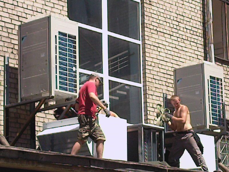 Вентиляція, інженерні мережі,Сервис, відновлення після пошкоджень.