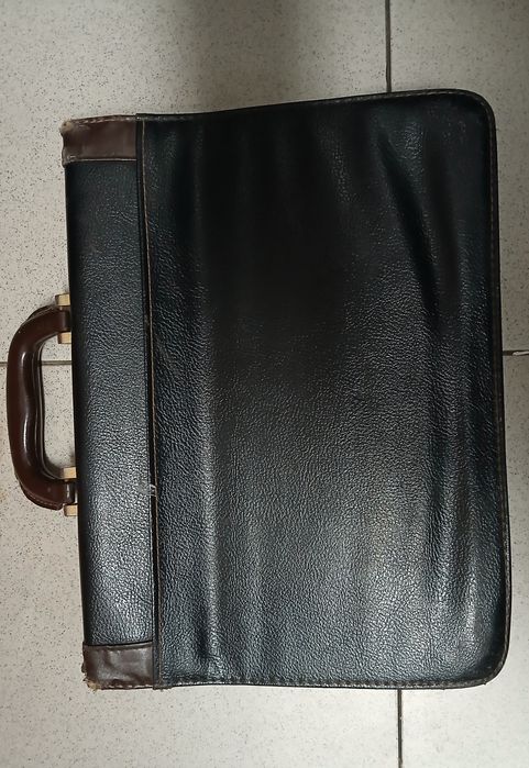 Pasta antiga em pele