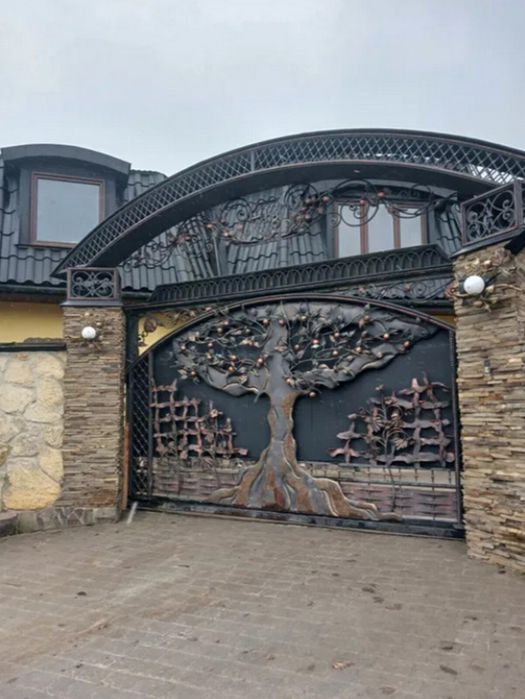 Продаж будинку 300 кв.м у Почаєві