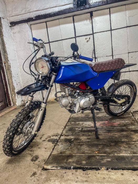 Кросовый мотоцикл