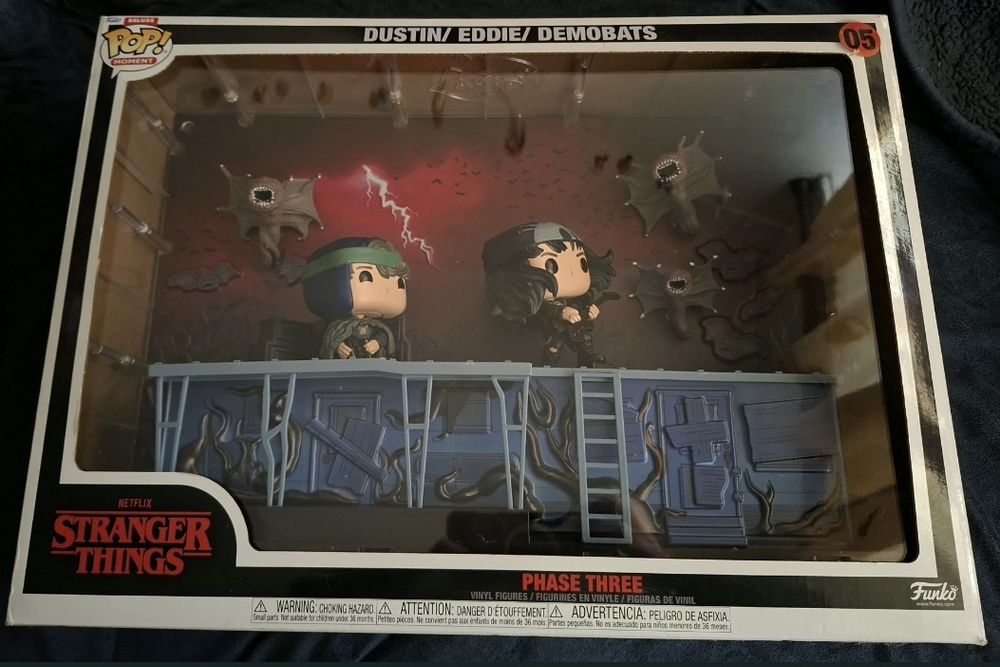 Funko Pop Moment Deluxe Stranger Things - Dustin e Eddie05