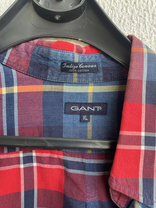 Camisa de manga cimprida ais quadrados vermelhos e azul da Gant