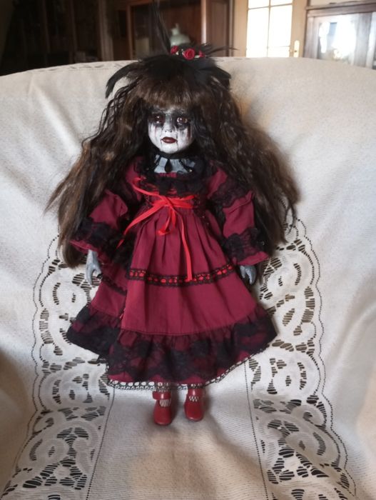 Lalka porcelanowa horror