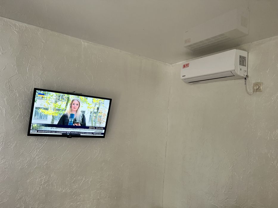 1 Посуточно (сніданки)почасово новострой квартира студия