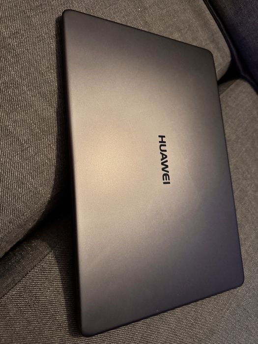 Huawei MateBook D15 8GB / intel i5 / 256GB SSD + 1TB HDD