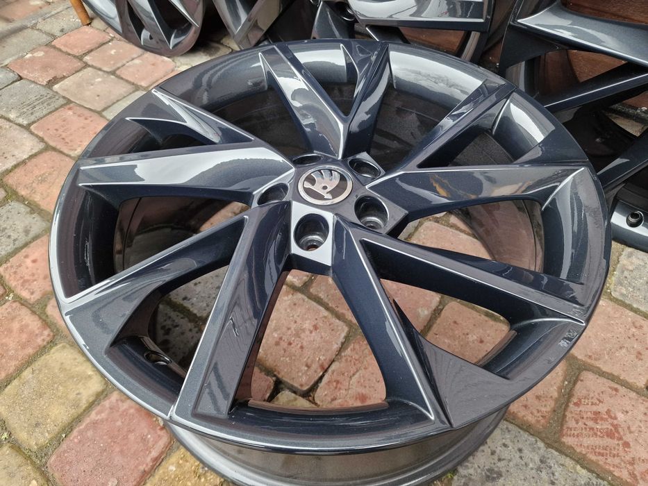 Skoda 19 Cali 5x112 8J ET45 Karoq Kodiaq SuperB