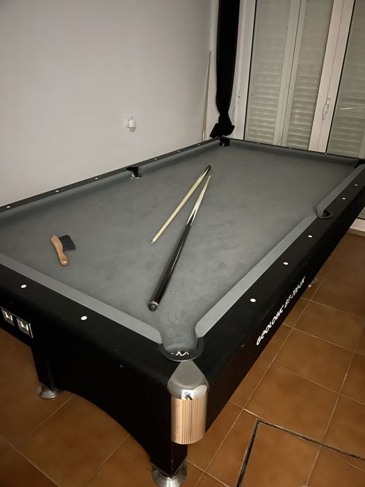 Vendo bilhar como novo com triangulo, taco e bolas