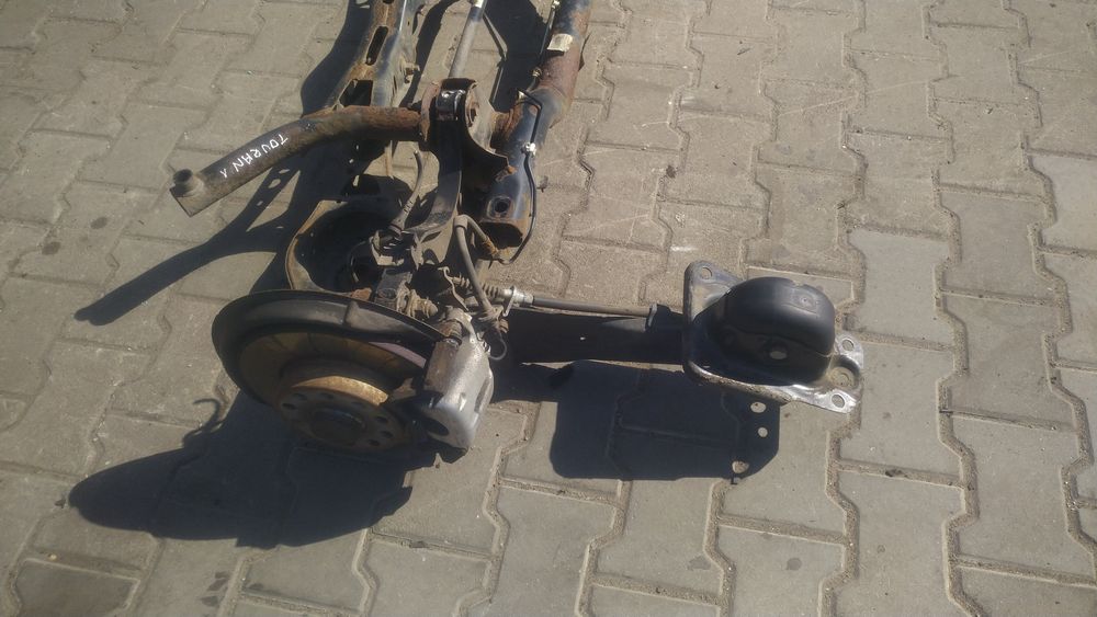) Touran 1 lift zawieszenie tylne kompletne zaciski