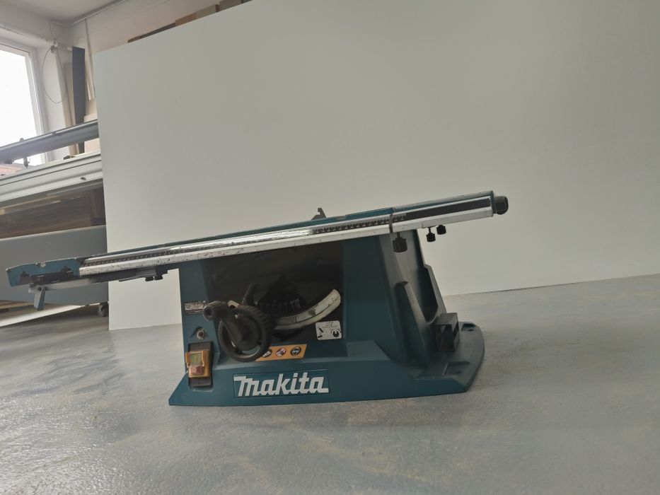 Piła  MAKITA MLT 100.