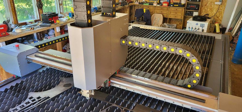 Оптоволоконний лазерний станок. Робоче поле 1550 х 3050