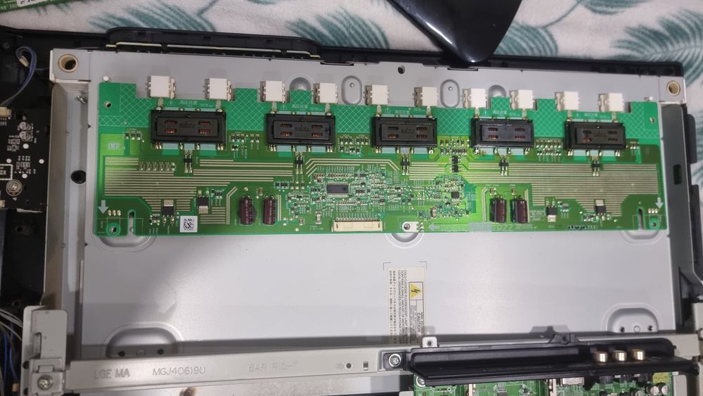 Varias peças de tvs