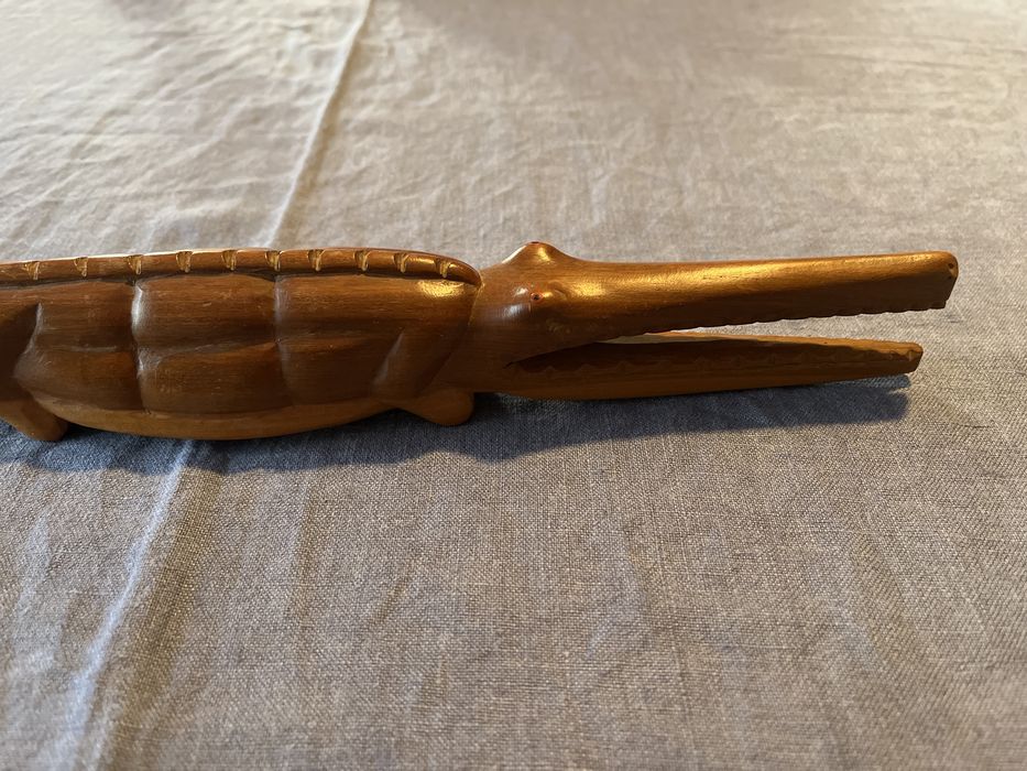 Crocodilo em madeira