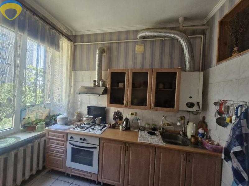 Продам 2-кімнатну “сталінку” у центрі Одеси