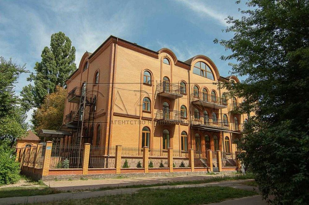 Окремо стояча клініка з обладнанням і технікою, 2500м, Дарницький р-н