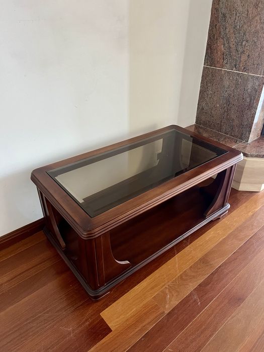 Mesa de centro em madeira maciça