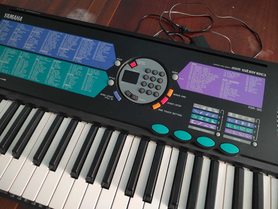 Teclado Eletrónico Yamaha PSR-185 – Com Ritmos e Acompanhamento