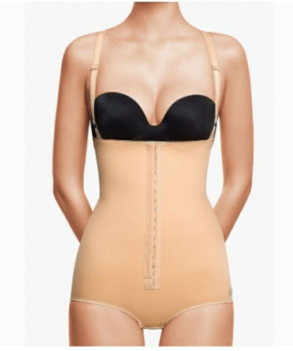 Body pós cirúrgico de lipoaspiração abdominal