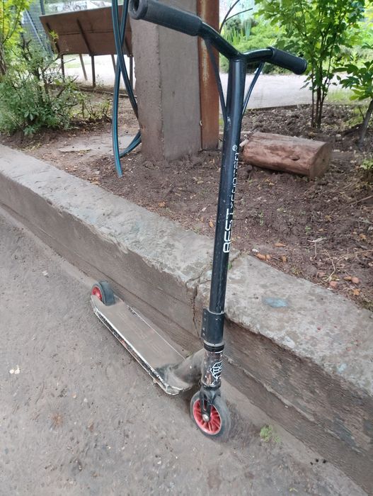 Трюковой самокат чёрного цвета "Best Scooter"