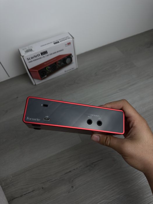 Focusrite Scarlett 2i2 3rd Gen — Excelente Estado