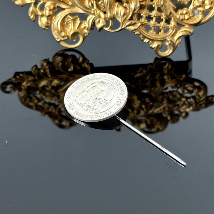 Srebrna okazjonalna szpilka do krawata upamiętniająca  1818 - 1888 rok