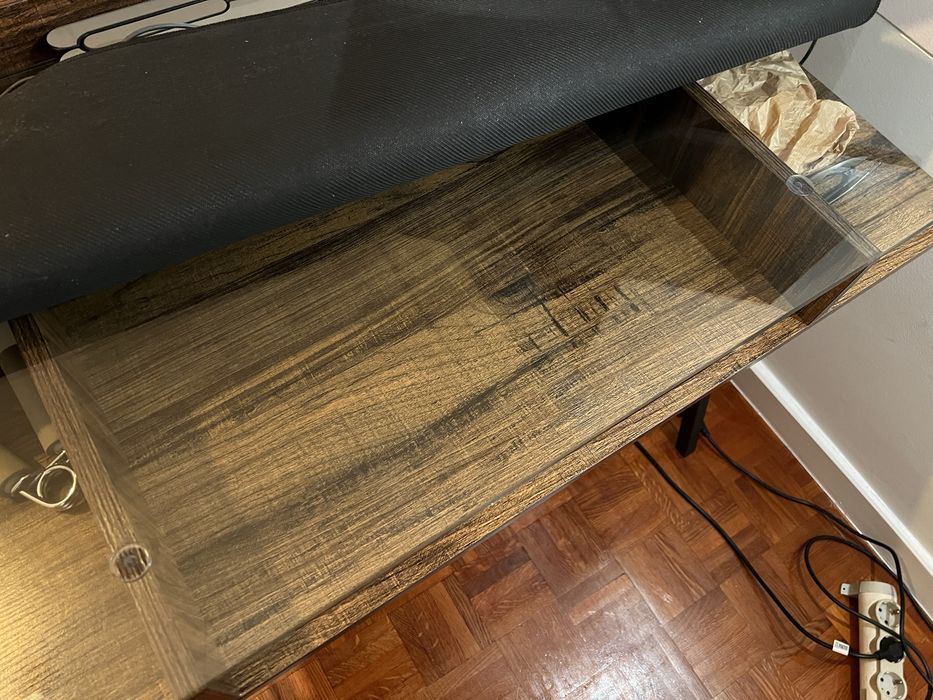 Secretária com tampo de vidro