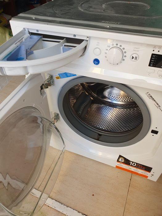 Maquina de lavar e secar Indesit de encastrar