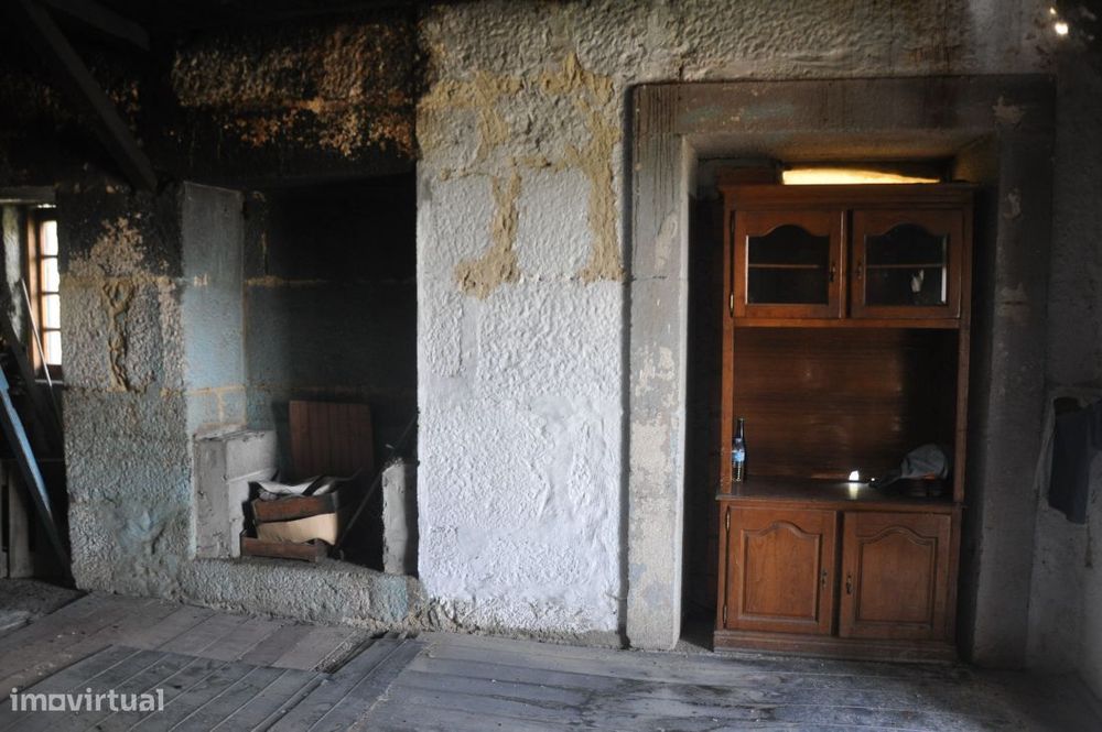 Casa para Restauro em Abação