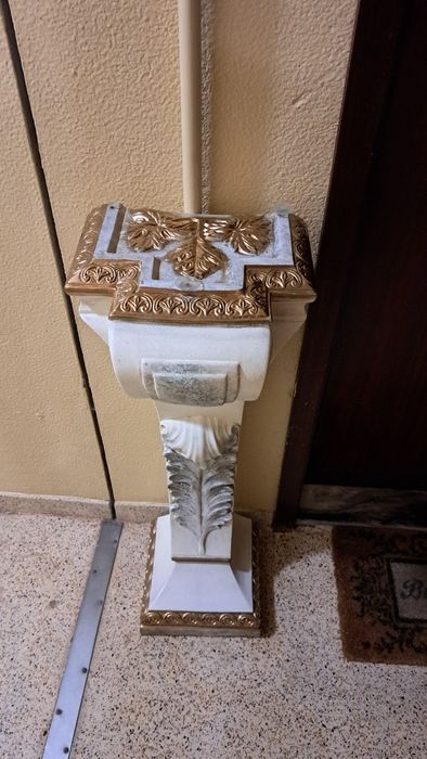 Vendo este consola com tampa de vidro usado