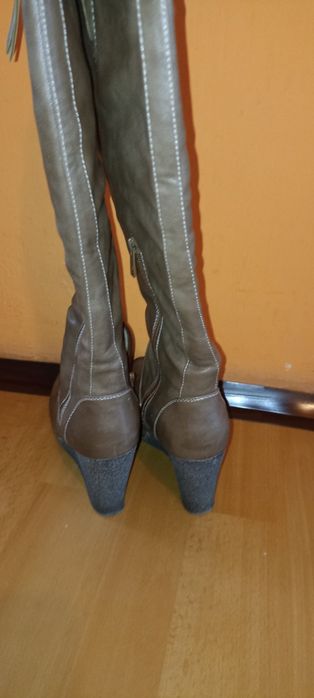 Kozaki damskie na platformie przed kolano 37