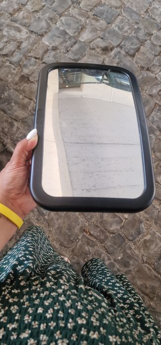 Espelho para ver o bebé no carro