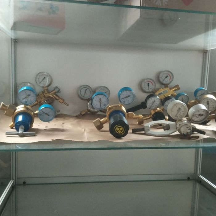 Кисень, Аргон, Азот, Вуглекислота,та газові суміші в балонах.