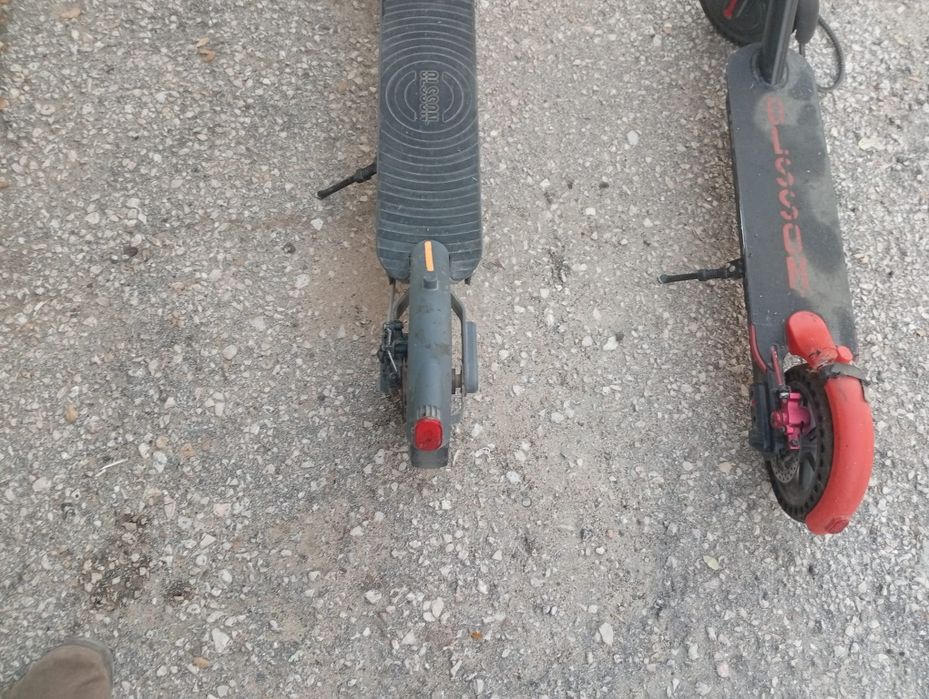 2 Trotinetes para peças