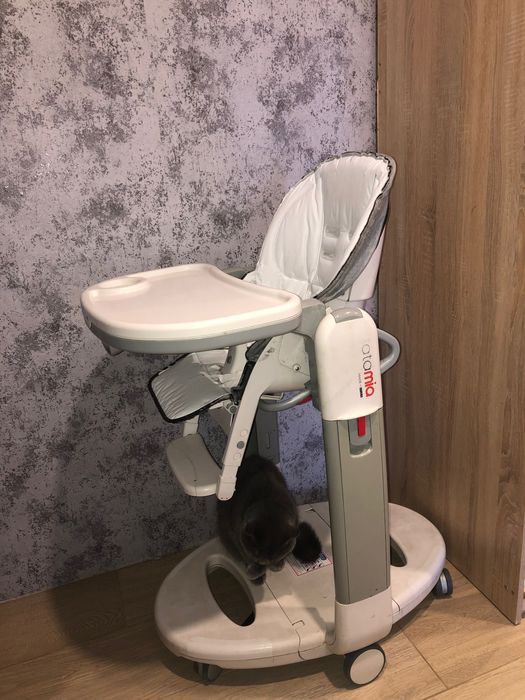Стілець для годування