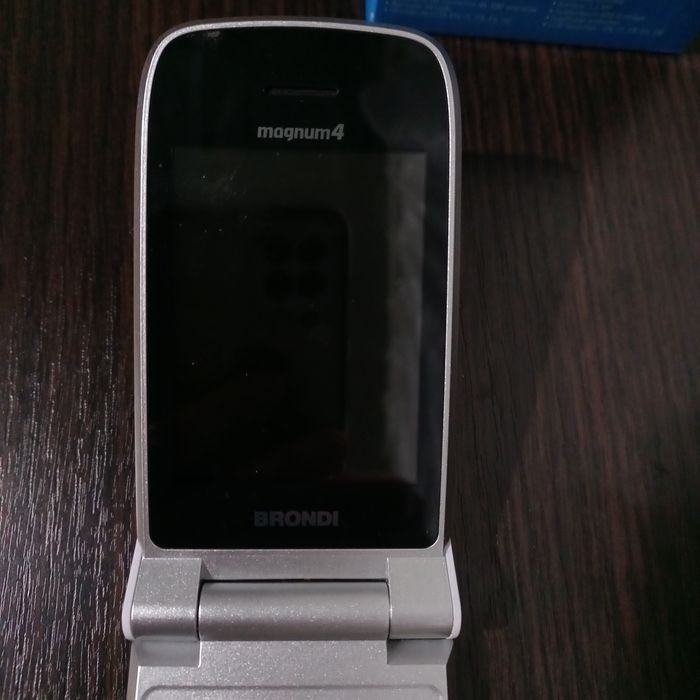 Мобільний телефон Brondi Magnum 4
