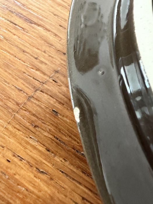 Ceramiczna szkatułka w kształcie ażurowego serca.