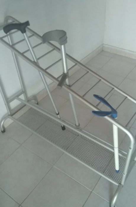 Expositor de bengalas , chapéus