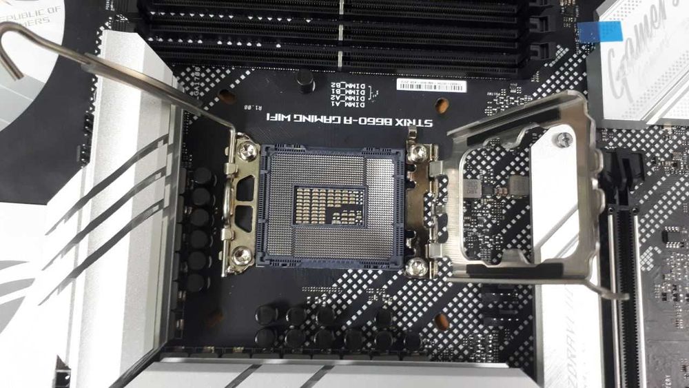 Материнська плата Asus Rog Strix B660-A Gaming WiFi