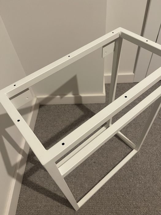 Stelaż pod umywalkę 23x44 cm biały