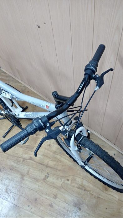 Bicicleta rockrider suspensão total