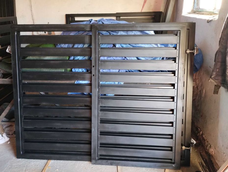 Palisadowa brama wjazdowa