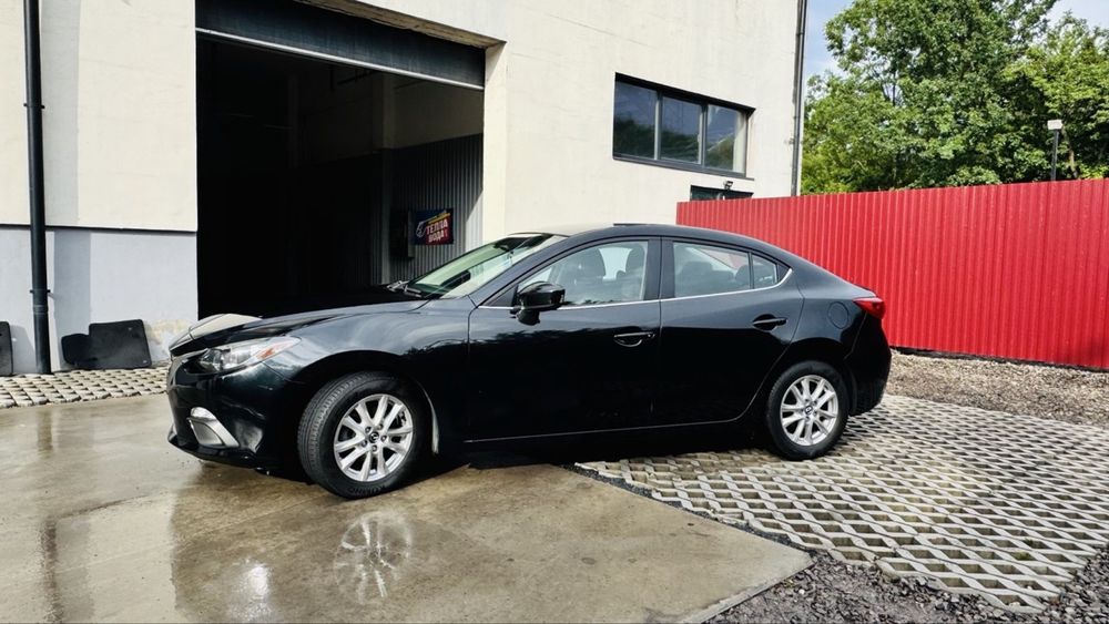 Mazda 3 2015.