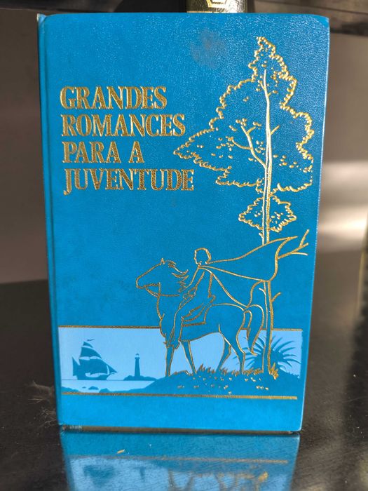 Oliver Twist (Volumes I e II) — Charles Dickens — Edição Encadernada