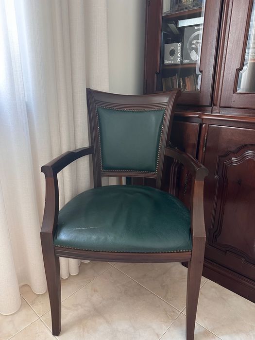 Mesa e Cadeirão de Escritório Madeira Maciça