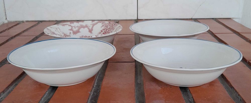 Tigelas porcelana inglesa e tailandesa