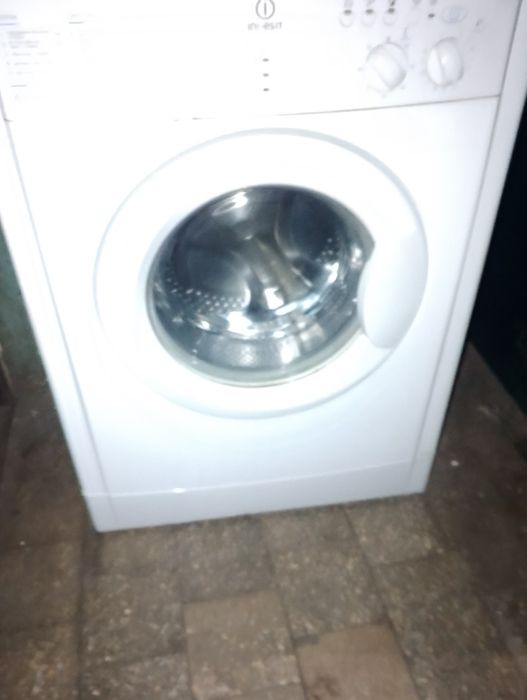 Продам стиральную машинку Индезит под восстановление в   идеальном состоянии