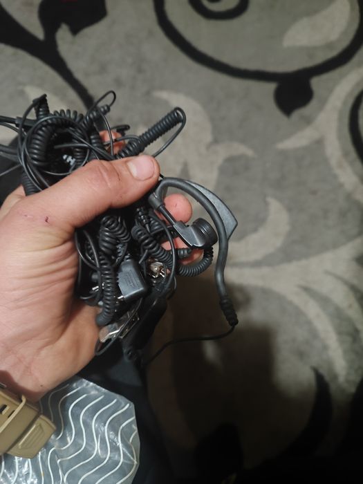 Продам срочно 3 рації ціна за три радіус 7 кілометрів