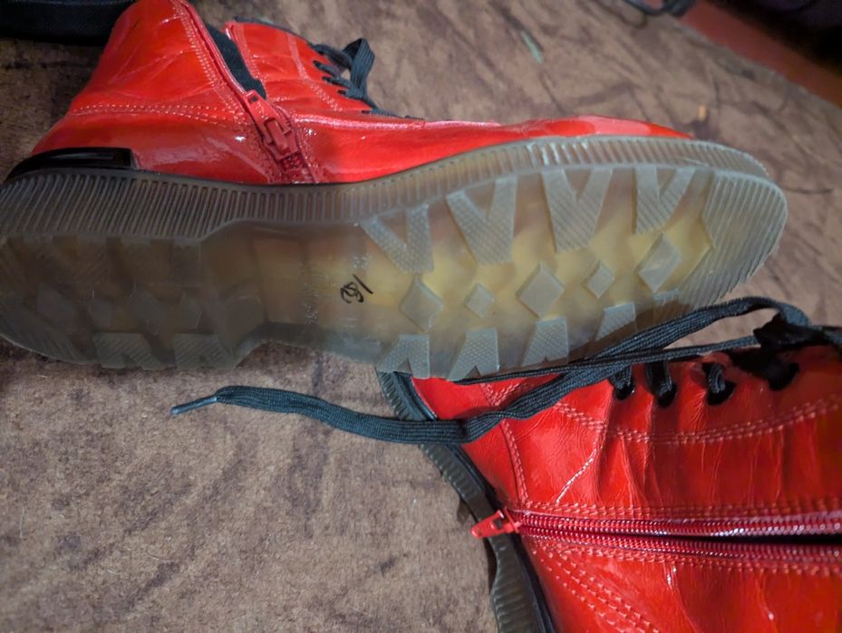 Шкіряні лакові черевики