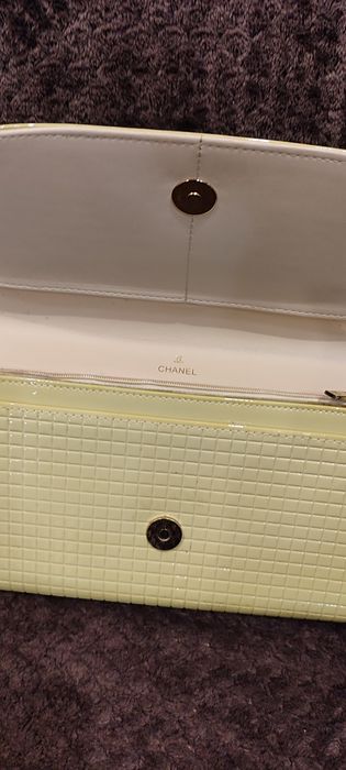 Клатч женский CHANEL лимонного цвета