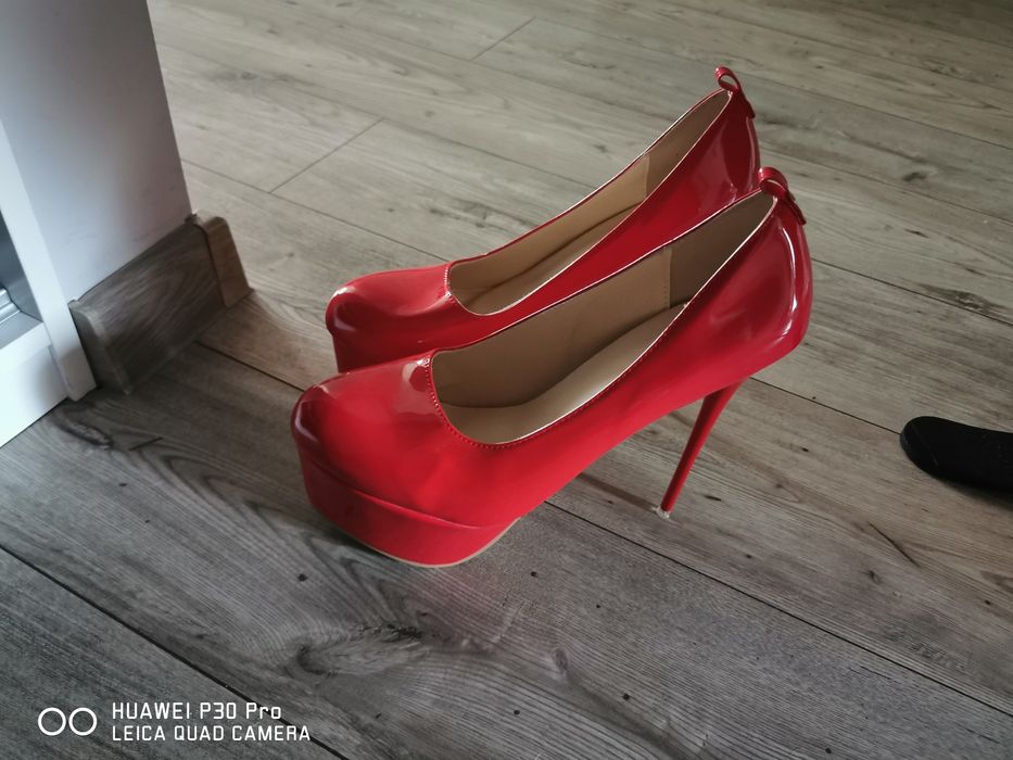 Czerwone szpilki lakierki r 45 Nowe wygodne